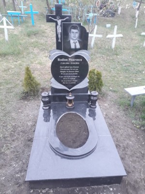 Monument din granit