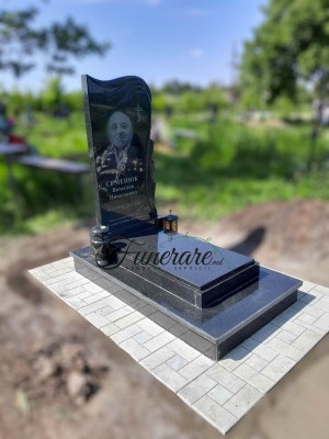 Monument din granit negru