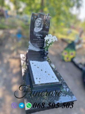 Monument funerar elegant din granit negru pentru doamna